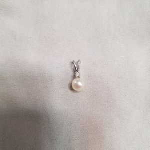 Pearl with diamond charm